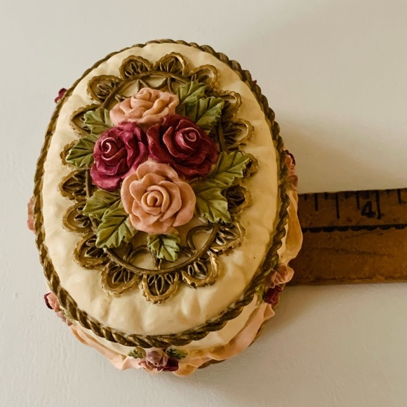 Vintage dezine trinket box - Picture 4 of 10